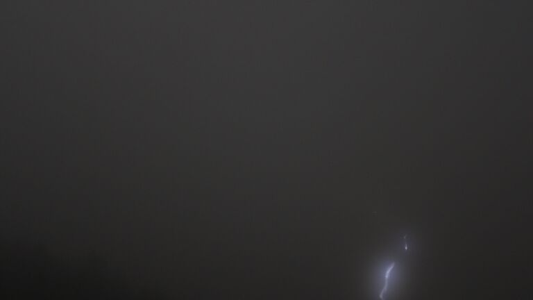 Dieses Bild zeigt eine Webcam-Aufnahme vom Achertal, aufgenommen am Dienstag, den 24.02.2026 um 19:30 Uhr. Die Temperatur betrug 7.5°C.