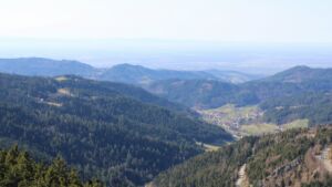 Dieses Bild zeigt eine Webcam-Aufnahme vom Achertal, aufgenommen am Freitag, den 27.02.2026 um 13:50 Uhr. Die Temperatur betrug 14.8°C.