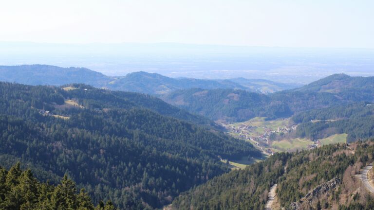 Dieses Bild zeigt eine Webcam-Aufnahme vom Achertal, aufgenommen am Freitag, den 27.02.2026 um 13:50 Uhr. Die Temperatur betrug 14.8°C.