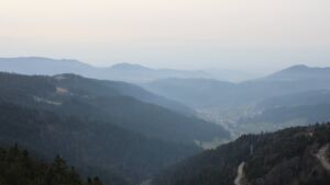 Dieses Bild zeigt eine Webcam-Aufnahme vom Achertal, aufgenommen am Freitag, den 06.03.2026 um 16:50 Uhr. Die Temperatur betrug 11.9°C.