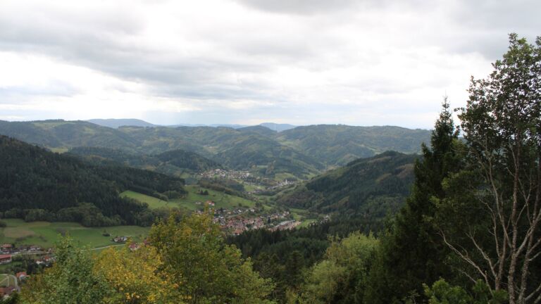 Dieses Bild zeigt eine Webcam-Aufnahme vom Achertal, aufgenommen am Freitag, den 23.10.2026 um 14:50 Uhr. Die Temperatur betrug 10.8°C.