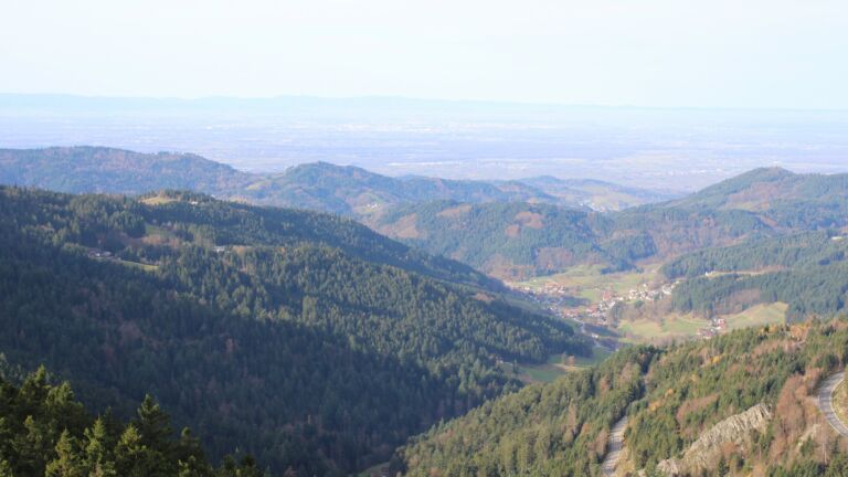 Dieses Bild zeigt eine Webcam-Aufnahme vom Achertal, aufgenommen am Donnerstag, den 13.11.2025 um 10:20 Uhr. Die Temperatur betrug 15.8°C.