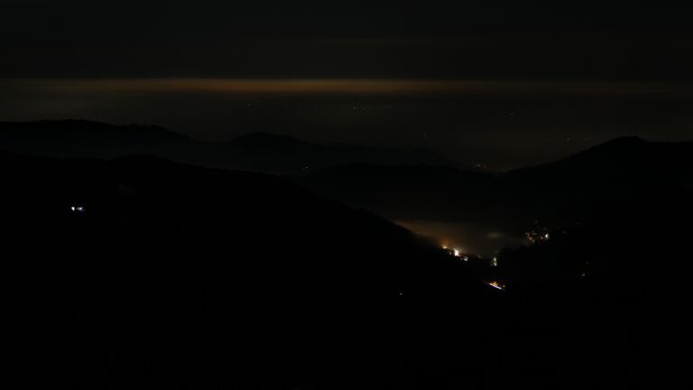 Dieses Bild zeigt eine Webcam-Aufnahme vom Achertal, aufgenommen am Samstag, den 24.01.2026 um 21:30 Uhr. Die Temperatur betrug 2.1°C.