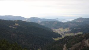 Dieses Bild zeigt eine Webcam-Aufnahme vom Achertal, aufgenommen am Mittwoch, den 17.12.2025 um 13:50 Uhr. Die Temperatur betrug 6.2°C.