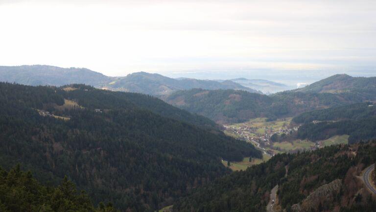 Dieses Bild zeigt eine Webcam-Aufnahme vom Achertal, aufgenommen am Mittwoch, den 17.12.2025 um 13:50 Uhr. Die Temperatur betrug 6.2°C.