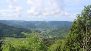 Dieses Bild zeigt eine Webcam-Aufnahme vom Achertal, aufgenommen am Donnerstag, den 21.05.2026 um 11:10 Uhr. Die Temperatur betrug 18.2°C.