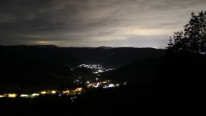 Dieses Bild zeigt eine Webcam-Aufnahme vom Achertal, aufgenommen am Samstag, den 06.06.2026 um 00:30 Uhr. Die Temperatur betrug 12.6°C.