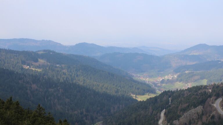 Dieses Bild zeigt eine Webcam-Aufnahme vom Achertal, aufgenommen am Samstag, den 21.03.2026 um 10:40 Uhr. Die Temperatur betrug 8.3°C.