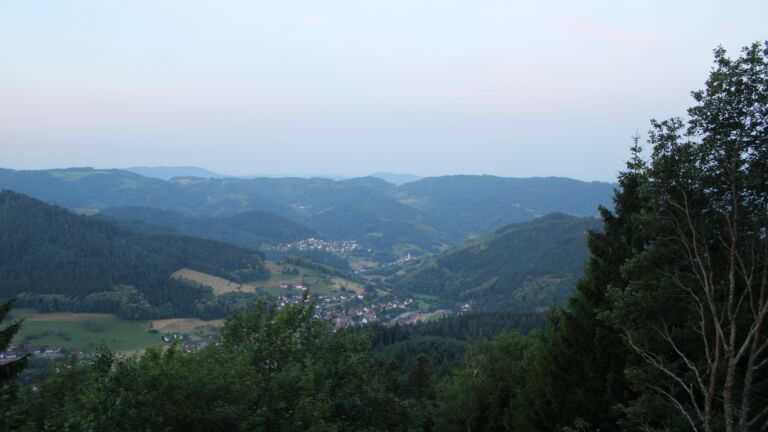 Dieses Bild zeigt eine Webcam-Aufnahme vom Achertal, aufgenommen am Dienstag, den 23.06.2026 um 05:20 Uhr. Die Temperatur betrug 25°C.