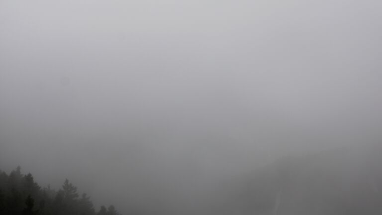 Dieses Bild zeigt eine Webcam-Aufnahme vom Achertal, aufgenommen am Montag, den 20.10.2025 um 13:20 Uhr. Die Temperatur betrug 8.6°C.
