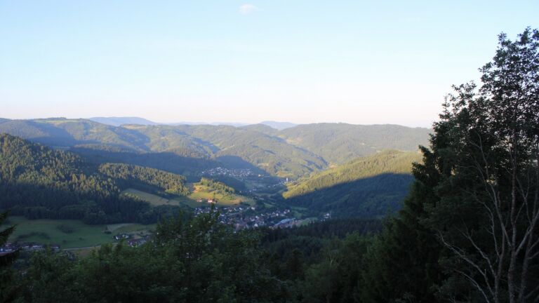 Dieses Bild zeigt eine Webcam-Aufnahme vom Achertal, aufgenommen am Montag, den 15.06.2026 um 06:30 Uhr. Die Temperatur betrug 9.9°C.
