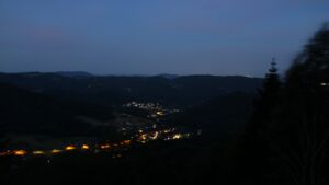 Dieses Bild zeigt eine Webcam-Aufnahme vom Achertal, aufgenommen am Montag, den 08.06.2026 um 04:20 Uhr. Die Temperatur betrug 15.6°C.