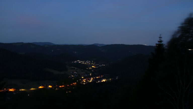 Dieses Bild zeigt eine Webcam-Aufnahme vom Achertal, aufgenommen am Montag, den 08.06.2026 um 04:20 Uhr. Die Temperatur betrug 15.6°C.