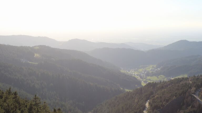 Dieses Bild zeigt eine Webcam-Aufnahme vom Achertal, aufgenommen am Dienstag, den 07.04.2026 um 18:40 Uhr. Die Temperatur betrug 14.7°C.