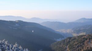 Dieses Bild zeigt eine Webcam-Aufnahme vom Achertal, aufgenommen am Freitag, den 26.12.2025 um 14:20 Uhr. Die Temperatur betrug -0.8°C.