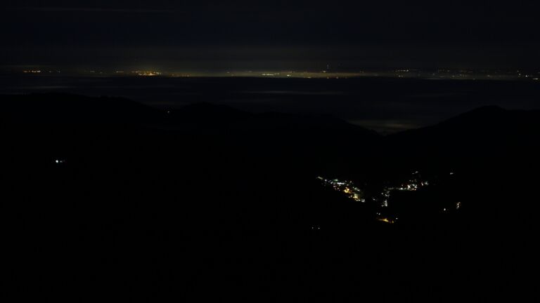 Dieses Bild zeigt eine Webcam-Aufnahme vom Achertal, aufgenommen am Sonntag, den 21.12.2025 um 07:00 Uhr. Die Temperatur betrug 7.6°C.