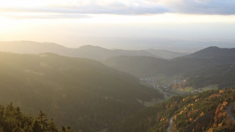 Dieses Bild zeigt eine Webcam-Aufnahme vom Achertal, aufgenommen am Montag, den 03.11.2025 um 16:40 Uhr. Die Temperatur betrug 5.4°C.