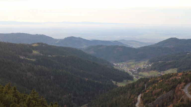 Dieses Bild zeigt eine Webcam-Aufnahme vom Achertal, aufgenommen am Mittwoch, den 12.11.2025 um 16:20 Uhr. Die Temperatur betrug 12.2°C.