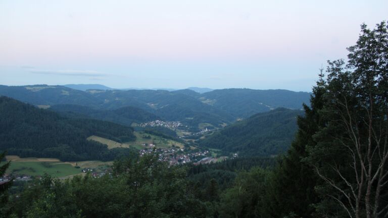 Dieses Bild zeigt eine Webcam-Aufnahme vom Achertal, aufgenommen am Freitag, den 03.07.2026 um 05:20 Uhr. Die Temperatur betrug 14.4°C.