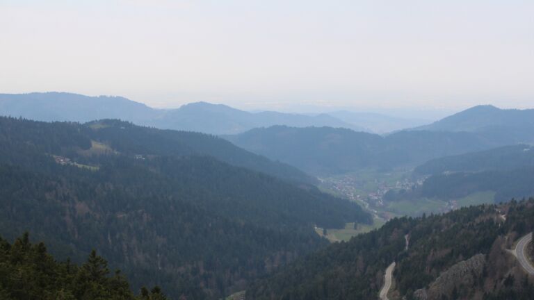 Dieses Bild zeigt eine Webcam-Aufnahme vom Achertal, aufgenommen am Samstag, den 21.03.2026 um 11:20 Uhr. Die Temperatur betrug 5.7°C.