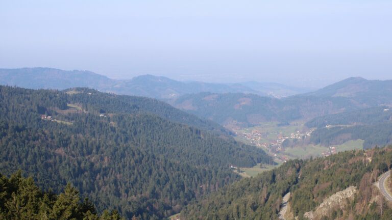 Dieses Bild zeigt eine Webcam-Aufnahme vom Achertal, aufgenommen am Montag, den 23.03.2026 um 09:10 Uhr. Die Temperatur betrug 6.7°C.