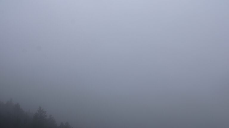 Dieses Bild zeigt eine Webcam-Aufnahme vom Achertal, aufgenommen am Sonntag, den 07.12.2025 um 13:00 Uhr. Die Temperatur betrug 4.8°C.