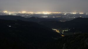 Dieses Bild zeigt eine Webcam-Aufnahme vom Achertal, aufgenommen am Mittwoch, den 29.04.2026 um 01:30 Uhr. Die Temperatur betrug 8.9°C.