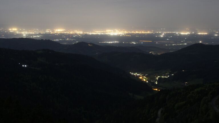 Dieses Bild zeigt eine Webcam-Aufnahme vom Achertal, aufgenommen am Mittwoch, den 29.04.2026 um 01:30 Uhr. Die Temperatur betrug 8.9°C.