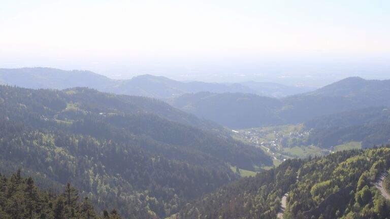 Dieses Bild zeigt eine Webcam-Aufnahme vom Achertal, aufgenommen am Donnerstag, den 30.04.2026 um 18:10 Uhr. Die Temperatur betrug 10.8°C.