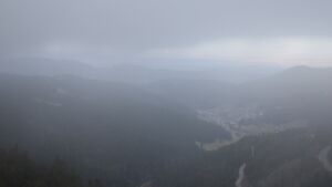 Dieses Bild zeigt eine Webcam-Aufnahme vom Achertal, aufgenommen am Sonntag, den 01.03.2026 um 08:30 Uhr. Die Temperatur betrug 3.7°C.