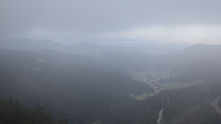 Dieses Bild zeigt eine Webcam-Aufnahme vom Achertal, aufgenommen am Sonntag, den 01.03.2026 um 08:30 Uhr. Die Temperatur betrug 3.7°C.