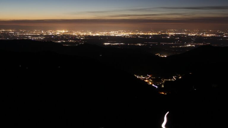 Dieses Bild zeigt eine Webcam-Aufnahme vom Achertal, aufgenommen am Dienstag, den 11.11.2025 um 18:10 Uhr. Die Temperatur betrug 7.2°C.