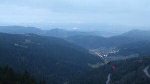 Dieses Bild zeigt eine Webcam-Aufnahme vom Achertal, aufgenommen am Mittwoch, den 10.12.2025 um 16:50 Uhr. Die Temperatur betrug 6°C.