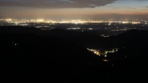 Dieses Bild zeigt eine Webcam-Aufnahme vom Achertal, aufgenommen am Sonntag, den 19.04.2026 um 21:50 Uhr. Die Temperatur betrug 5.8°C.