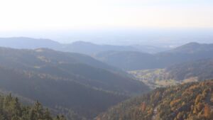 Dieses Bild zeigt eine Webcam-Aufnahme vom Achertal, aufgenommen am Samstag, den 18.10.2025 um 16:50 Uhr. Die Temperatur betrug 7.7°C.