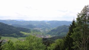 Dieses Bild zeigt eine Webcam-Aufnahme vom Achertal, aufgenommen am Mittwoch, den 13.05.2026 um 16:50 Uhr. Die Temperatur betrug 9.4°C.