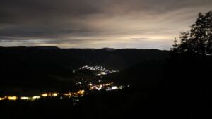 Dieses Bild zeigt eine Webcam-Aufnahme vom Achertal, aufgenommen am Donnerstag, den 04.06.2026 um 02:30 Uhr. Die Temperatur betrug 13.5°C.