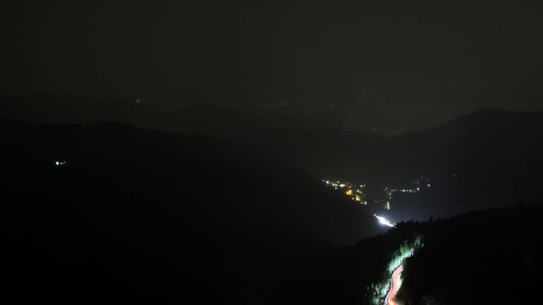 Dieses Bild zeigt eine Webcam-Aufnahme vom Achertal, aufgenommen am Freitag, den 10.04.2026 um 05:00 Uhr. Die Temperatur betrug 7°C.