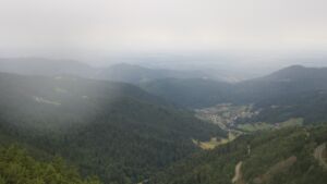 Dieses Bild zeigt eine Webcam-Aufnahme vom Achertal, aufgenommen am Mittwoch, den 16.07.2025 um 08:30 Uhr. Die Temperatur betrug 12.4°C.