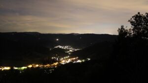 Dieses Bild zeigt eine Webcam-Aufnahme vom Achertal, aufgenommen am Samstag, den 12.09.2026 um 21:10 Uhr. Die Temperatur betrug 18.2°C.