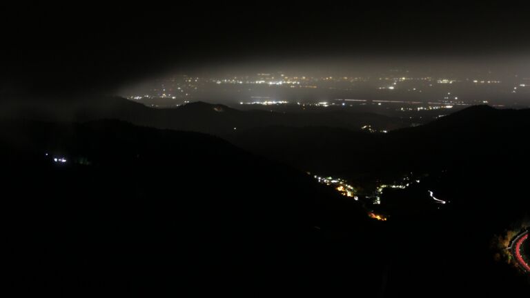 Dieses Bild zeigt eine Webcam-Aufnahme vom Achertal, aufgenommen am Donnerstag, den 23.10.2025 um 05:30 Uhr. Die Temperatur betrug 10.4°C.