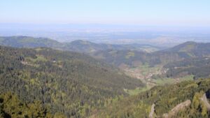 Dieses Bild zeigt eine Webcam-Aufnahme vom Achertal, aufgenommen am Freitag, den 24.04.2026 um 08:50 Uhr. Die Temperatur betrug 13.7°C.