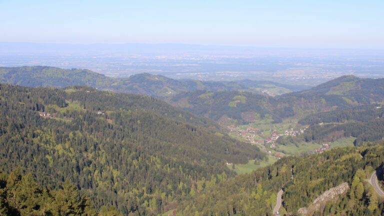 Dieses Bild zeigt eine Webcam-Aufnahme vom Achertal, aufgenommen am Freitag, den 24.04.2026 um 08:50 Uhr. Die Temperatur betrug 13.7°C.