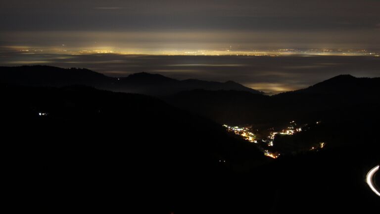 Dieses Bild zeigt eine Webcam-Aufnahme vom Achertal, aufgenommen am Sonntag, den 21.12.2025 um 06:50 Uhr. Die Temperatur betrug 7.6°C.