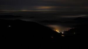 Dieses Bild zeigt eine Webcam-Aufnahme vom Achertal, aufgenommen am Montag, den 22.12.2025 um 04:30 Uhr. Die Temperatur betrug 7.3°C.