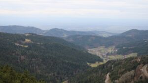 Dieses Bild zeigt eine Webcam-Aufnahme vom Achertal, aufgenommen am Freitag, den 19.12.2025 um 11:40 Uhr. Die Temperatur betrug 7.4°C.