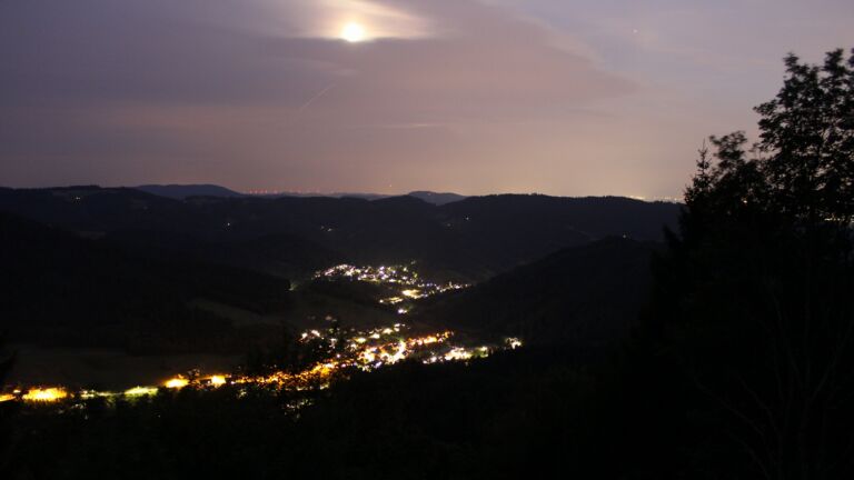 Dieses Bild zeigt eine Webcam-Aufnahme vom Achertal, aufgenommen am Mittwoch, den 22.07.2026 um 22:40 Uhr. Die Temperatur betrug 16.2°C.