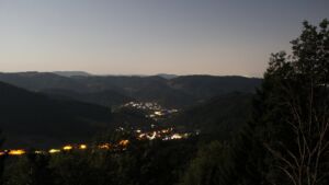 Dieses Bild zeigt eine Webcam-Aufnahme vom Achertal, aufgenommen am Donnerstag, den 30.07.2026 um 00:30 Uhr. Die Temperatur betrug 27.2°C.