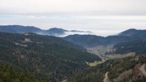 Dieses Bild zeigt eine Webcam-Aufnahme vom Achertal, aufgenommen am Donnerstag, den 04.12.2025 um 11:40 Uhr. Die Temperatur betrug 1.8°C.