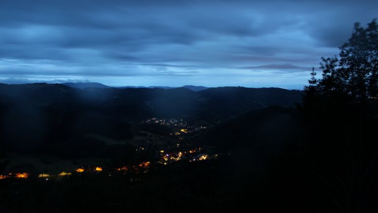Dieses Bild zeigt eine Webcam-Aufnahme vom Achertal, aufgenommen am Freitag, den 05.06.2026 um 04:40 Uhr. Die Temperatur betrug 9°C.
